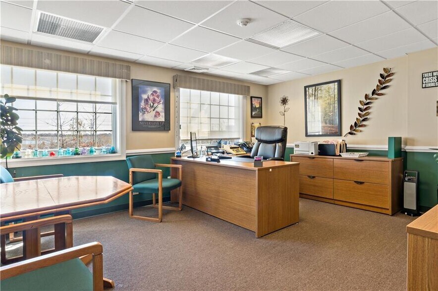 More Photos Of 36 Oxford St, Providence Flex For Sale