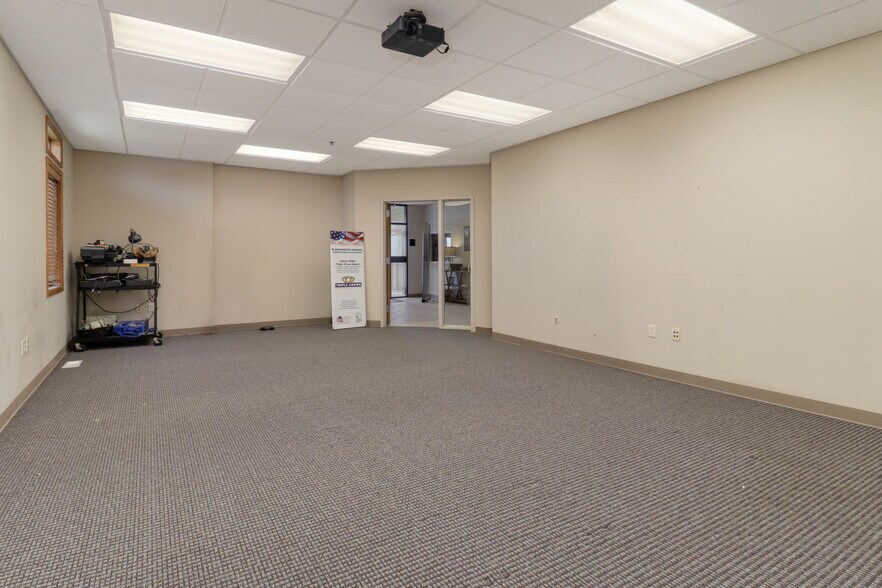 More Photos Of 407 Detroit Ave, Bloomington Office For Sale