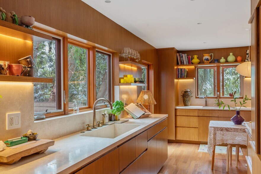 More Photos Of 1964 Vestal Ave, Los Angeles Office Residential For Sale