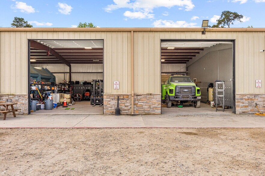 More Photos Of 15720 Garrett Rd, Houston Industrial For Sale