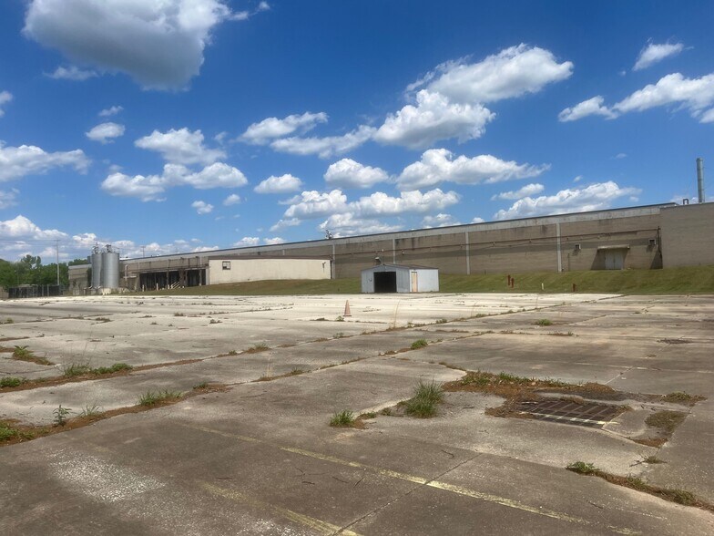 More Photos Of 400 N Woodbury Rd, Pitman Manufacturing For Sale