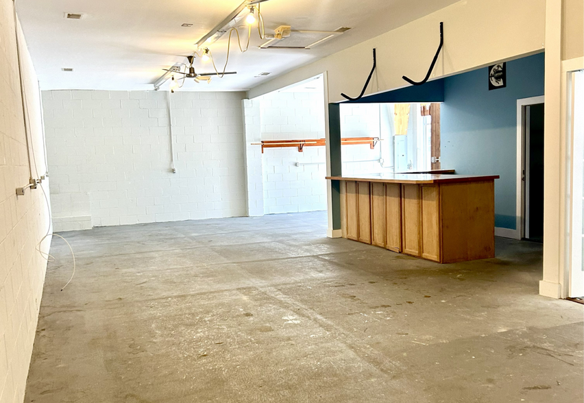 More Photos Of 118 May Ln, Mount Pleasant Storefront Retail Office For Sale