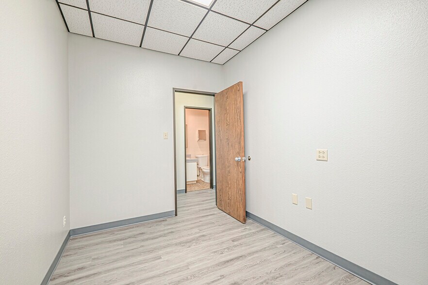 More Photos Of 2407 W Louisiana Ave, Midland Medical For Lease