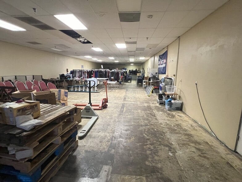 More Photos Of 4702 Saturn Rd, Garland Office For Sale
