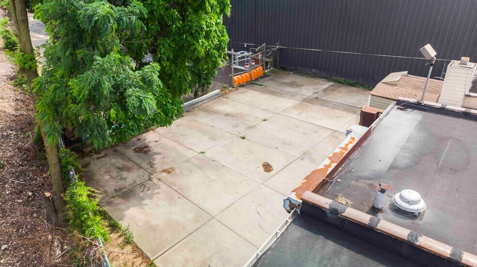 More Photos Of 507 Eagle Ave, West Hempstead Freestanding For Sale