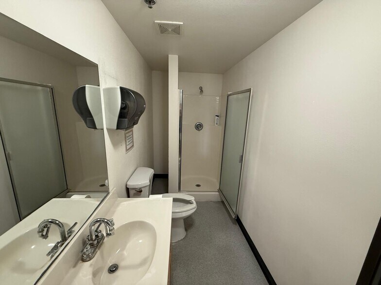 More Photos Of 7979-7989 Vickers St, San Diego Flex For Lease