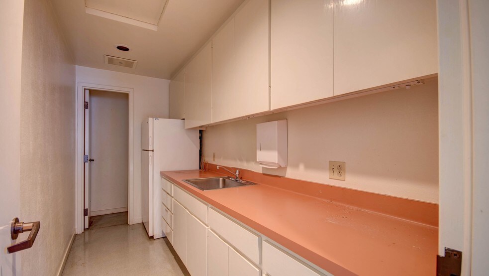 More Photos Of 915 Diablo Ave, Novato Office For Sale