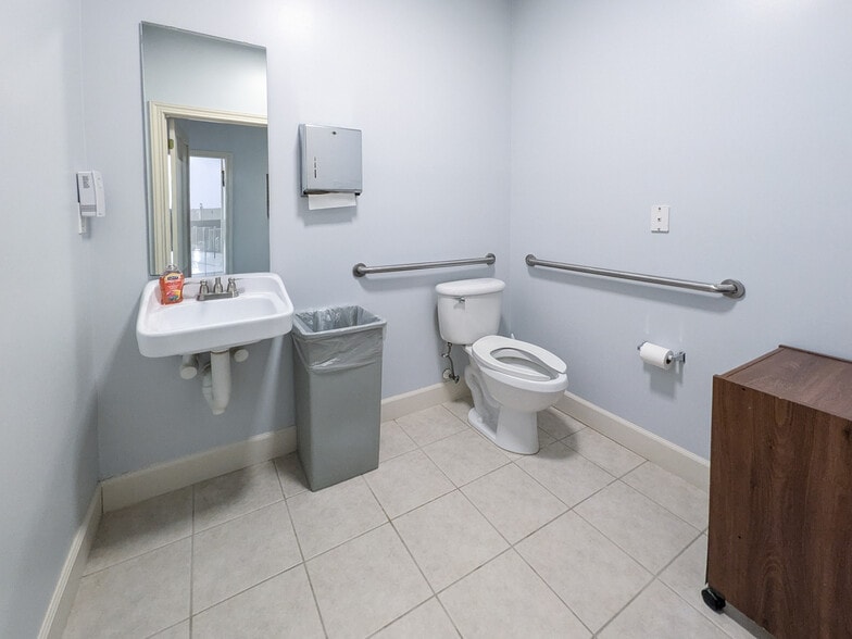 More Photos Of 9310 Old Kings Rd S, Jacksonville Office For Sale