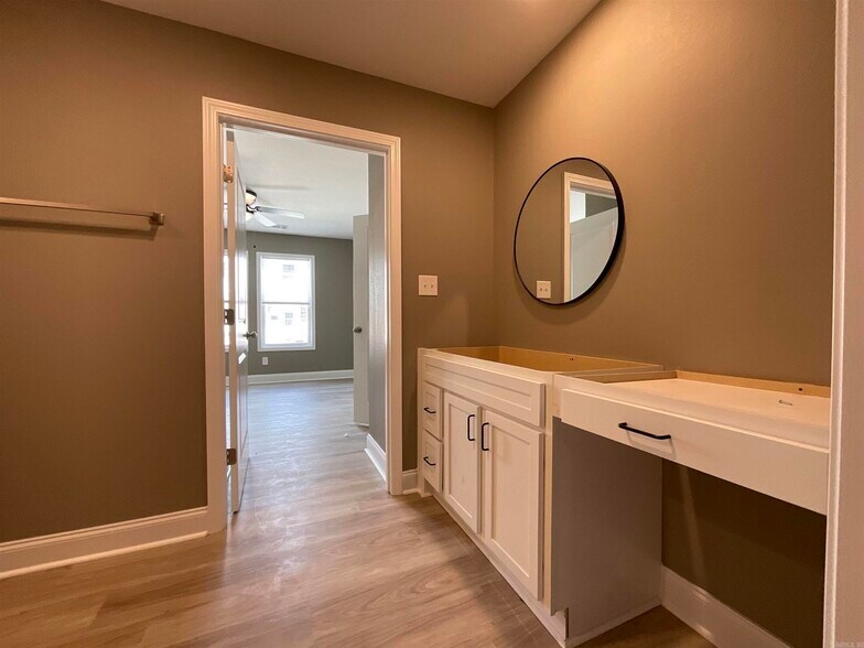 More Photos Of 405 & 407 E Center Street, Jacksonville Specialty For Sale