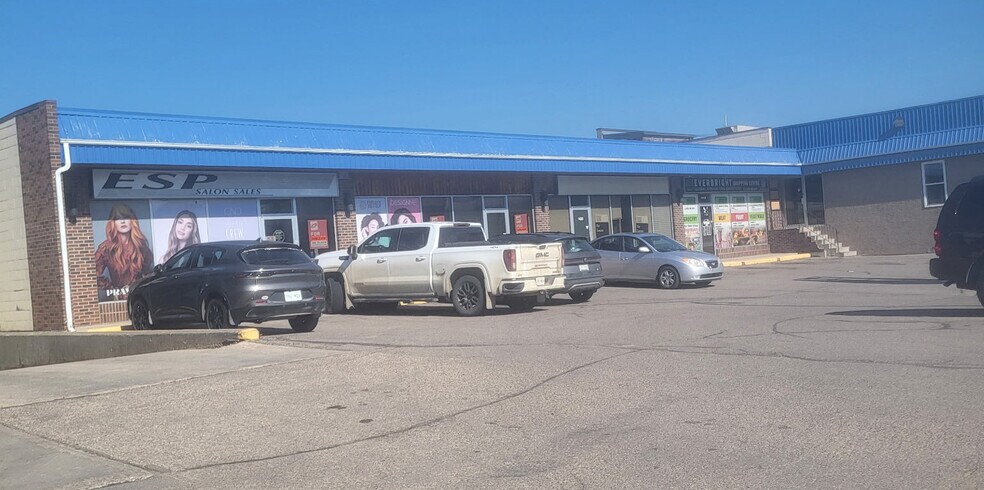 More Photos Of 1408-1428 Broad St, Regina Storefront For Sale