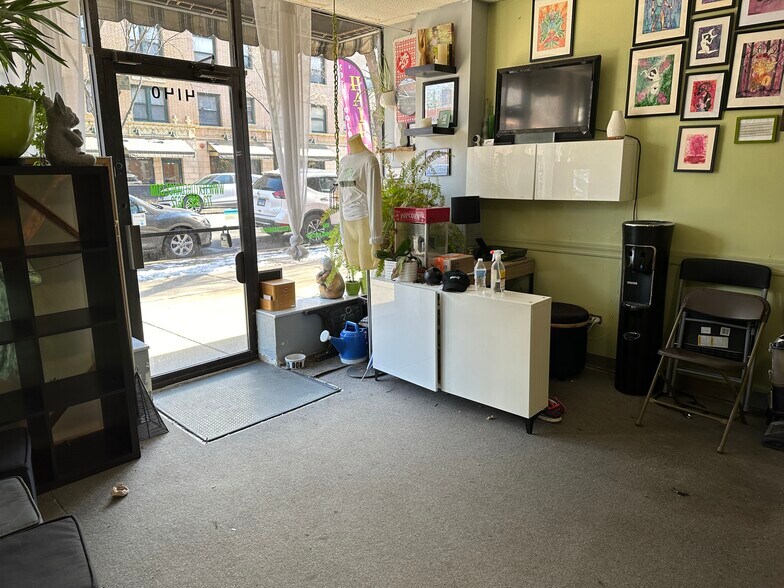 More Photos Of 4138 N Sheridan Rd, Chicago Storefront For Lease