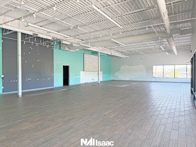 More Photos Of 1698 Highway 192 W, London Freestanding For Lease