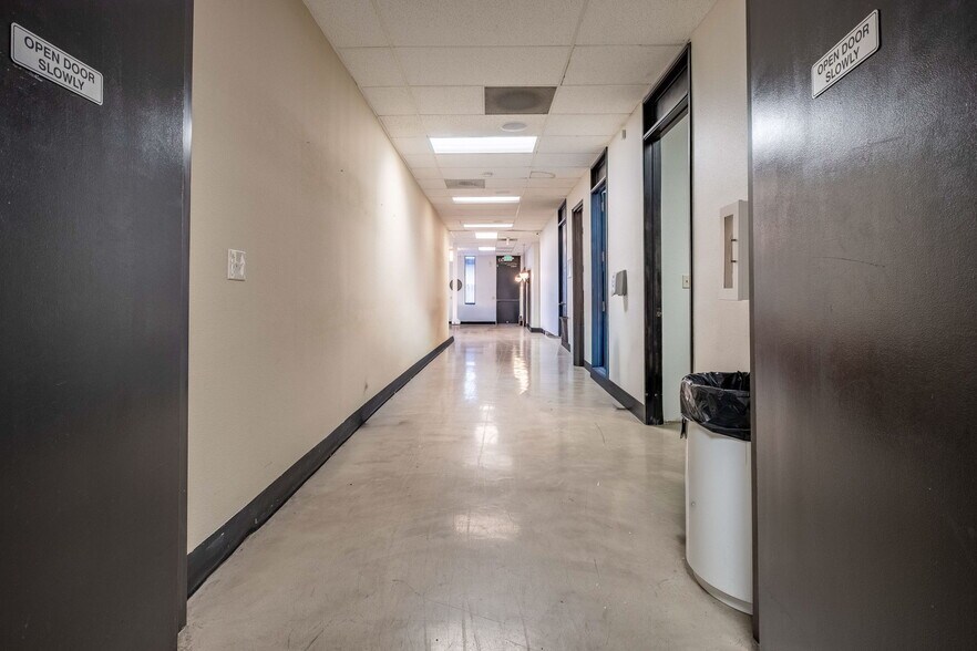 More Photos Of 550 N Golden Circle Dr, Santa Ana Office For Lease
