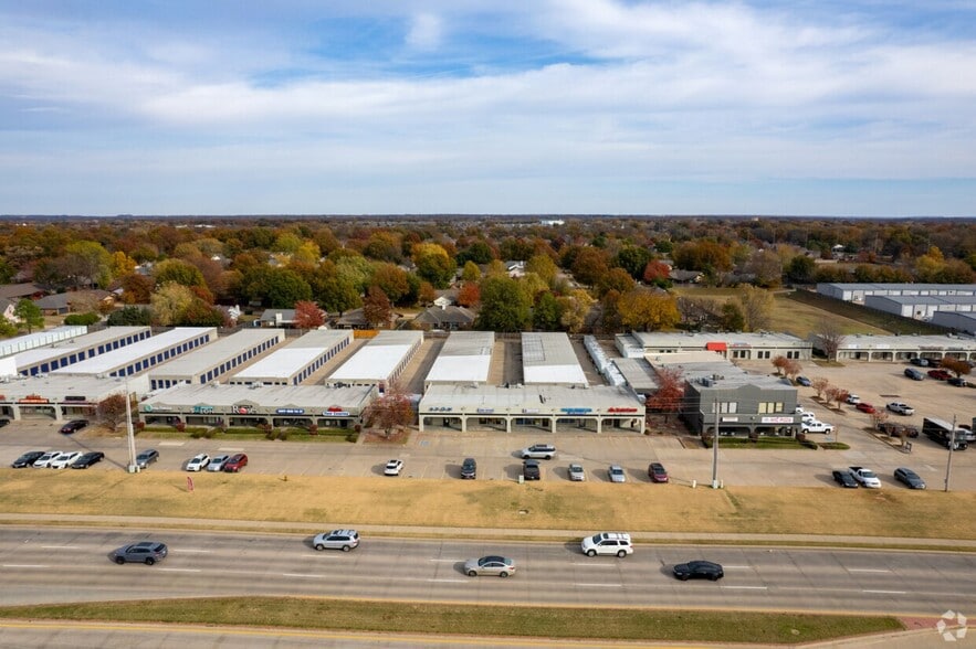 More Photos Of 11041-11051 S Memorial Dr, Tulsa Freestanding For Lease