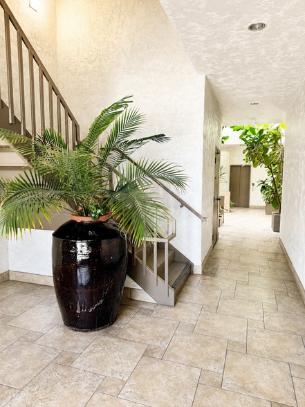 More Photos Of 2277 Townsgate Rd, Westlake Village Office For Lease