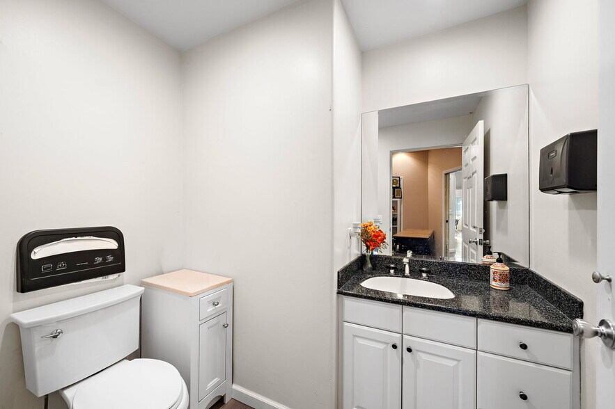 More Photos Of 23201 Orange Ave, Lake Forest Flex For Sale