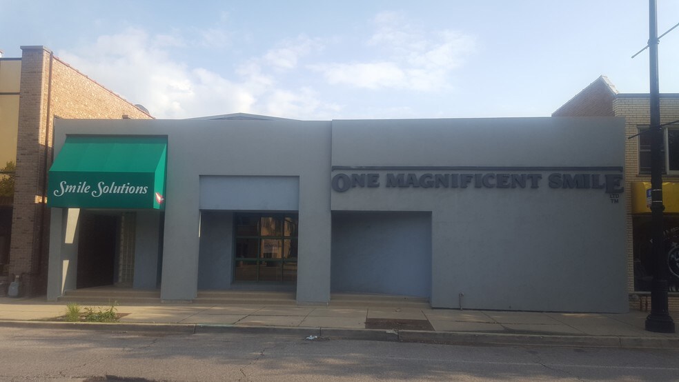 More Photos Of 7020-7022 W North Ave, Chicago Medical For Lease