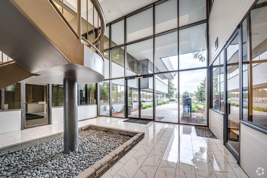 More Photos Of 333 N Rivershire Dr, Conroe Office For Lease