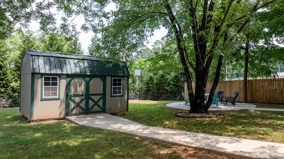 More Photos Of 3084 W Main St, Claremont Office For Sale