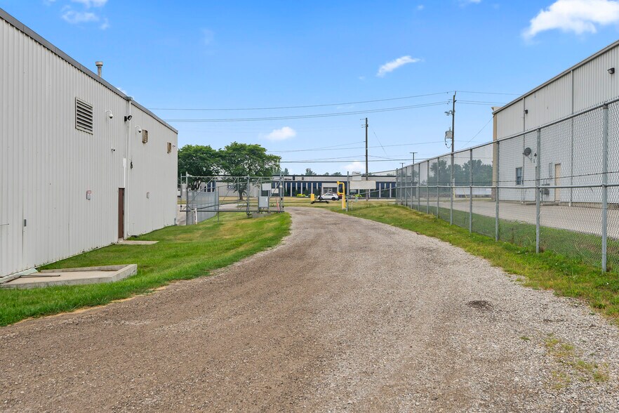 More Photos Of 47 Morton Av E, Brantford Warehouse For Lease