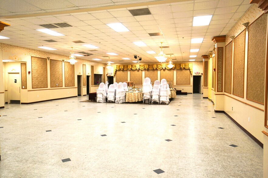 More Photos Of 5800 Airline Dr, Houston Flex For Lease