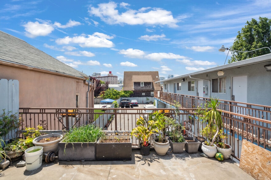 More Photos Of 839 Isabella St, Oakland Hotel For Sale