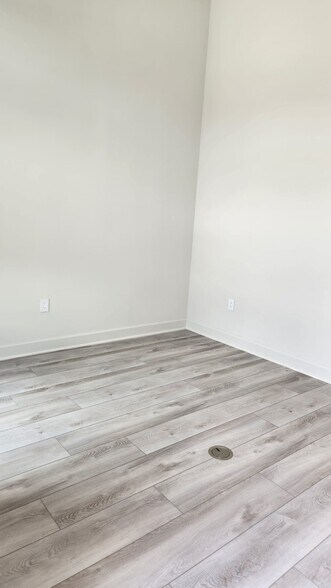 More Photos Of 1325 Main St, Katy Unknown For Lease