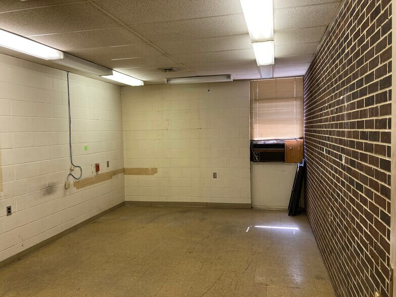 More Photos Of 3901 Lefferson Rd, Middletown Warehouse For Lease