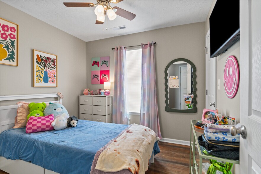 More Photos Of 21 Lost Ln, McEwen Apartments For Sale