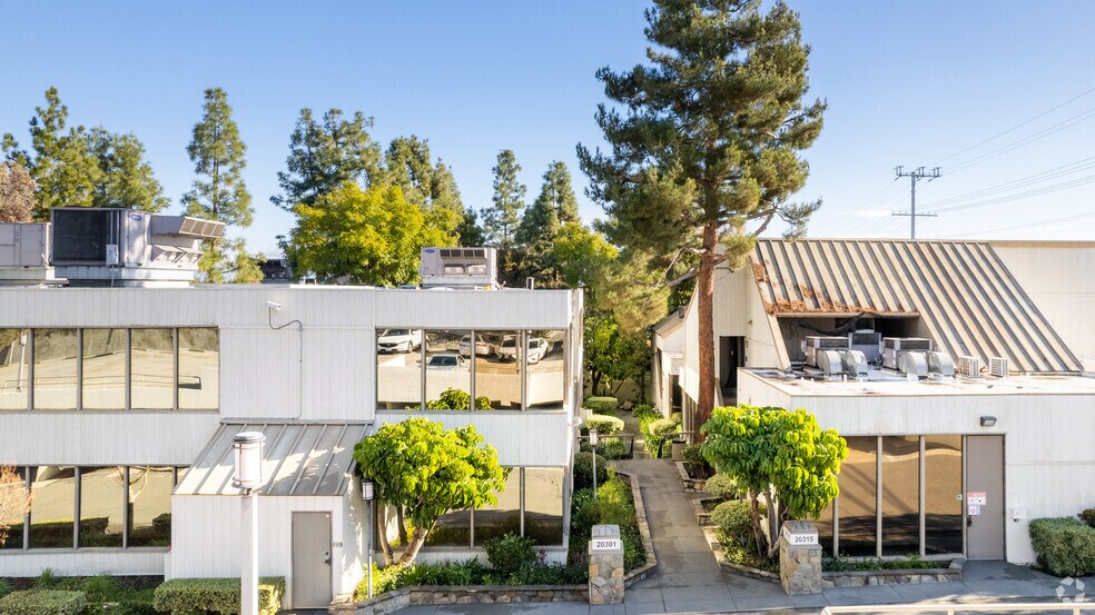 More Photos Of 20301 Ventura Blvd, Woodland Hills Medical For Lease