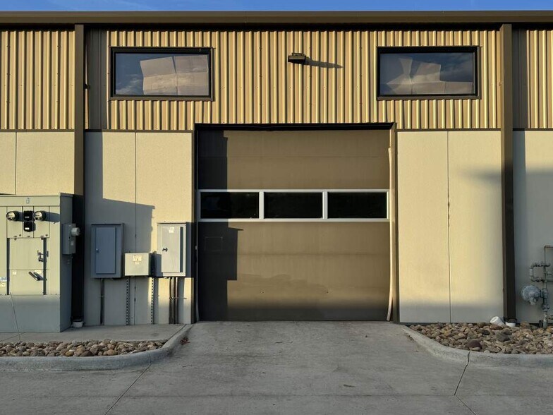 More Photos Of 3000 Airport Dr, Erie Flex For Sale