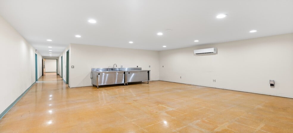 More Photos Of 403 Kraft St, San Antonio Manufacturing For Lease