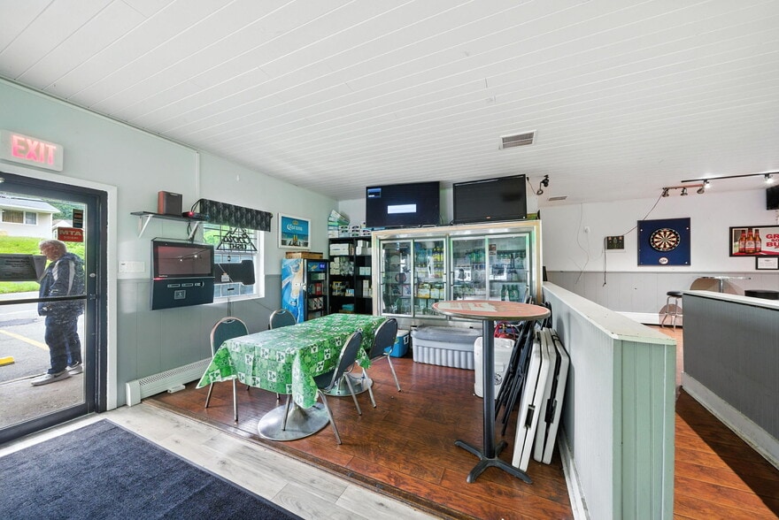 More Photos Of 260 Espanong Rd, Lake Hopatcong Restaurant For Sale