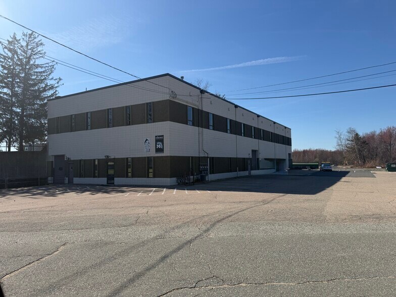 More Photos Of 144 Bignall St, Warwick Light Distribution For Lease