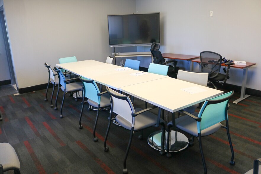 More Photos Of 1903 Central Dr, Bedford Coworking Space