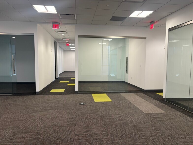 More Photos Of 191 Marginal Way, Portland Auto Repair For Lease