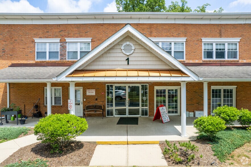 More Photos Of 190 N Evergreen Ave, Woodbury Office For Lease