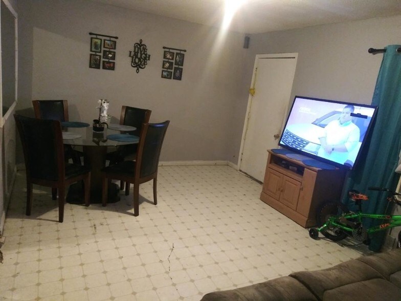 More Photos Of 716 S 79th St, Houston Apartments For Sale