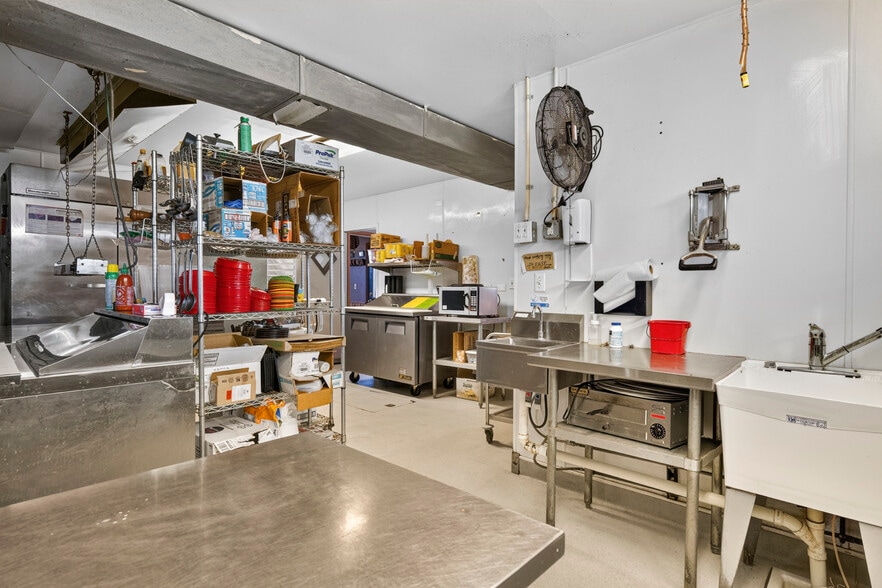 More Photos Of 146 1st Ave, Parshall Bar For Sale