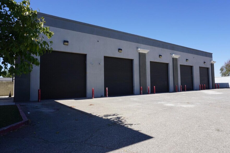 More Photos Of 15788 Bear Valley Rd, Victorville Freestanding For Lease