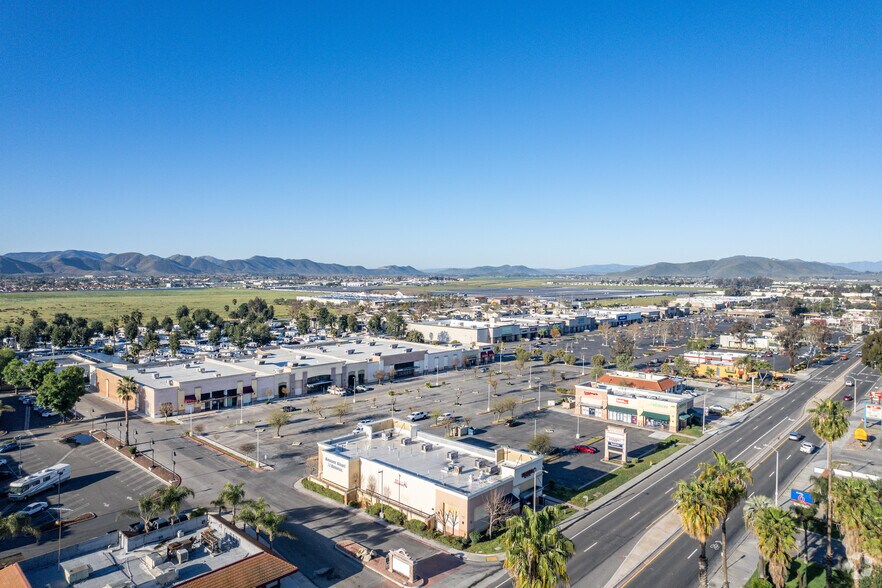 More Photos Of 2701-2897 W Florida Ave, Hemet Unknown For Lease