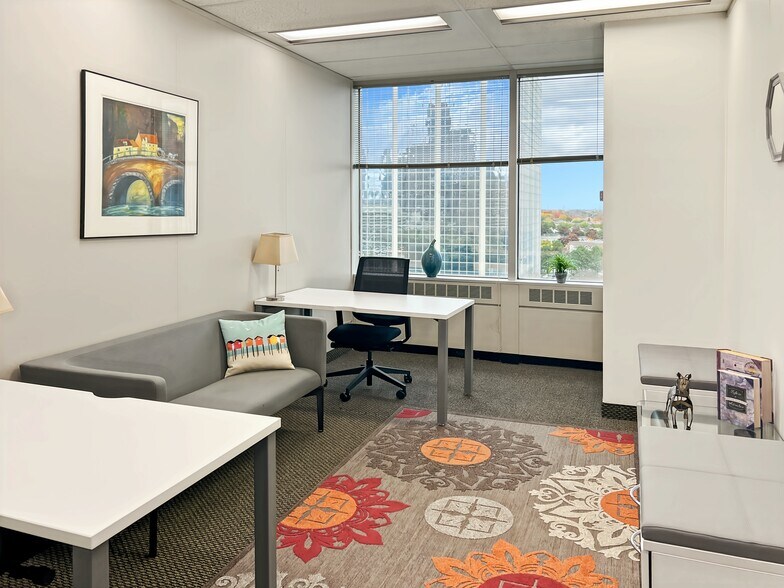 More Photos Of 2 Robert Speck Pky, Mississauga Coworking Space