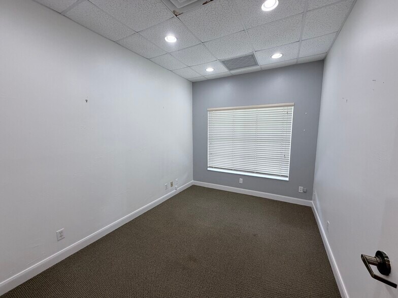 More Photos Of 42 Barkley Cir, Fort Myers Medical For Lease