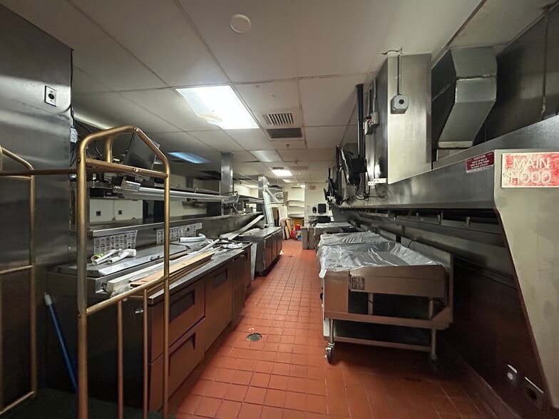 More Photos Of 14B Royal Rd, Flemington Hotel For Lease