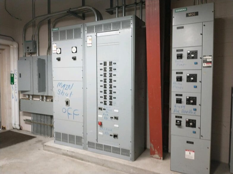 More Photos Of 1007 Cady St, Chapman Schools For Sale