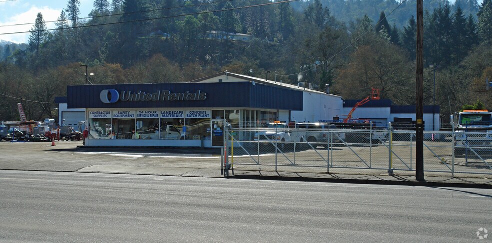 More Photos Of 1735 NE Diamond Lake Blvd, Roseburg Auto Repair For Sale