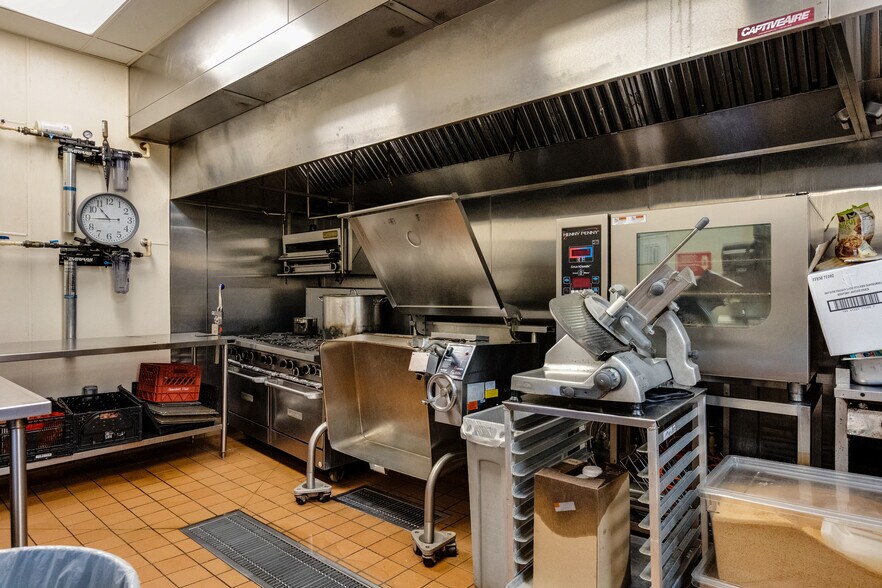 More Photos Of 8205 W Broad St, Richmond Restaurant For Sale