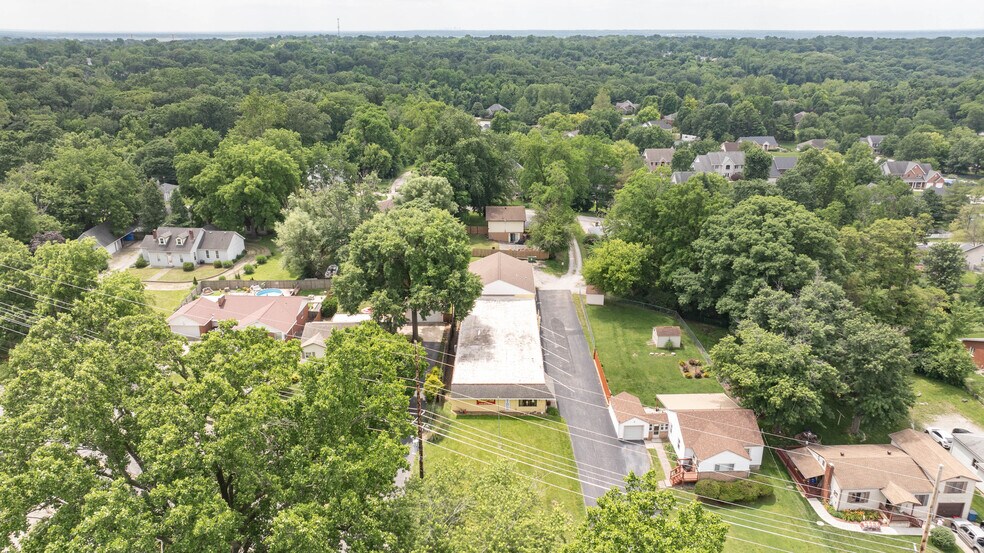 More Photos Of 1007 W Delmar Ave, Godfrey General Retail For Sale