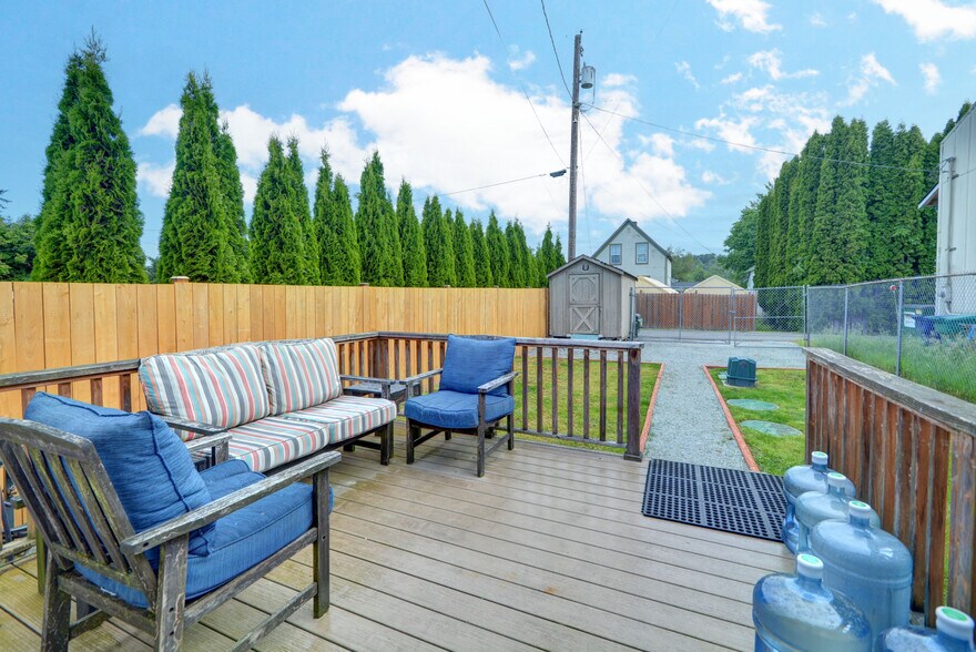 More Photos Of 1415 Pioneer Hwy, Silvana General Retail For Sale