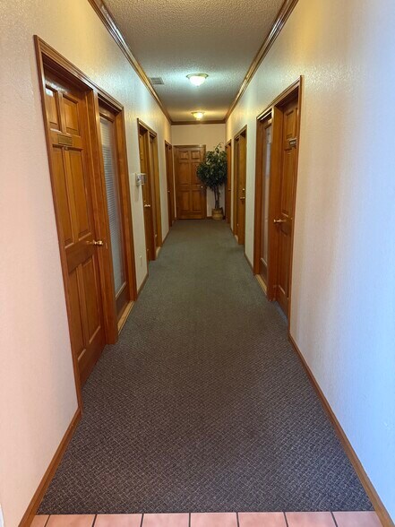 More Photos Of 121 E Broadway Blvd, Sedalia Office For Lease